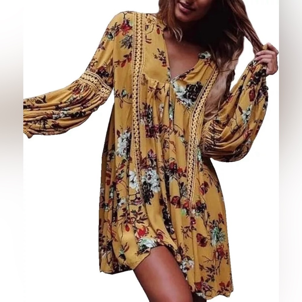 🌻SOLD🌻Brand New Saffron Floral Flutter Tunic Size Large - Picture 1 of 7
